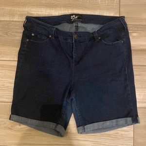 USED jeans shorts / size 14